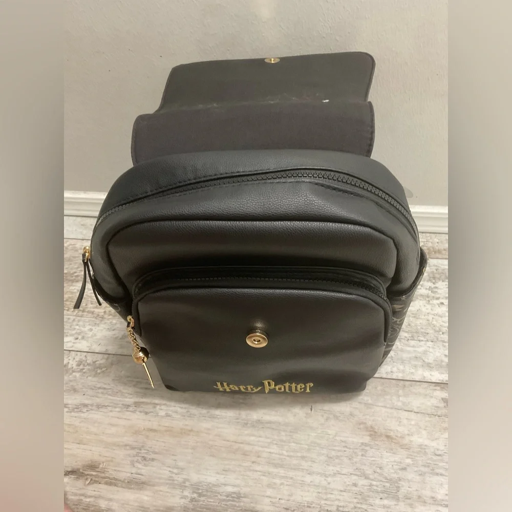 NWT Harry potter backpack, phone crossbody bag, and mini wallet - Picture 4 of 10